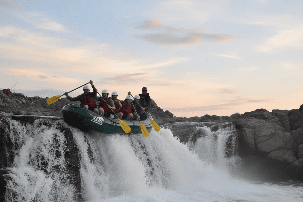 White water rafting in Costa Rica delivers an adrenaline rush through lush rainforests, cascading rapids, and breathtaking tropical scenery (Source: Internet)